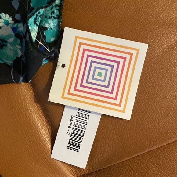 LULAROE Bianka Floral Pattern NWT - Picture 2 of 3